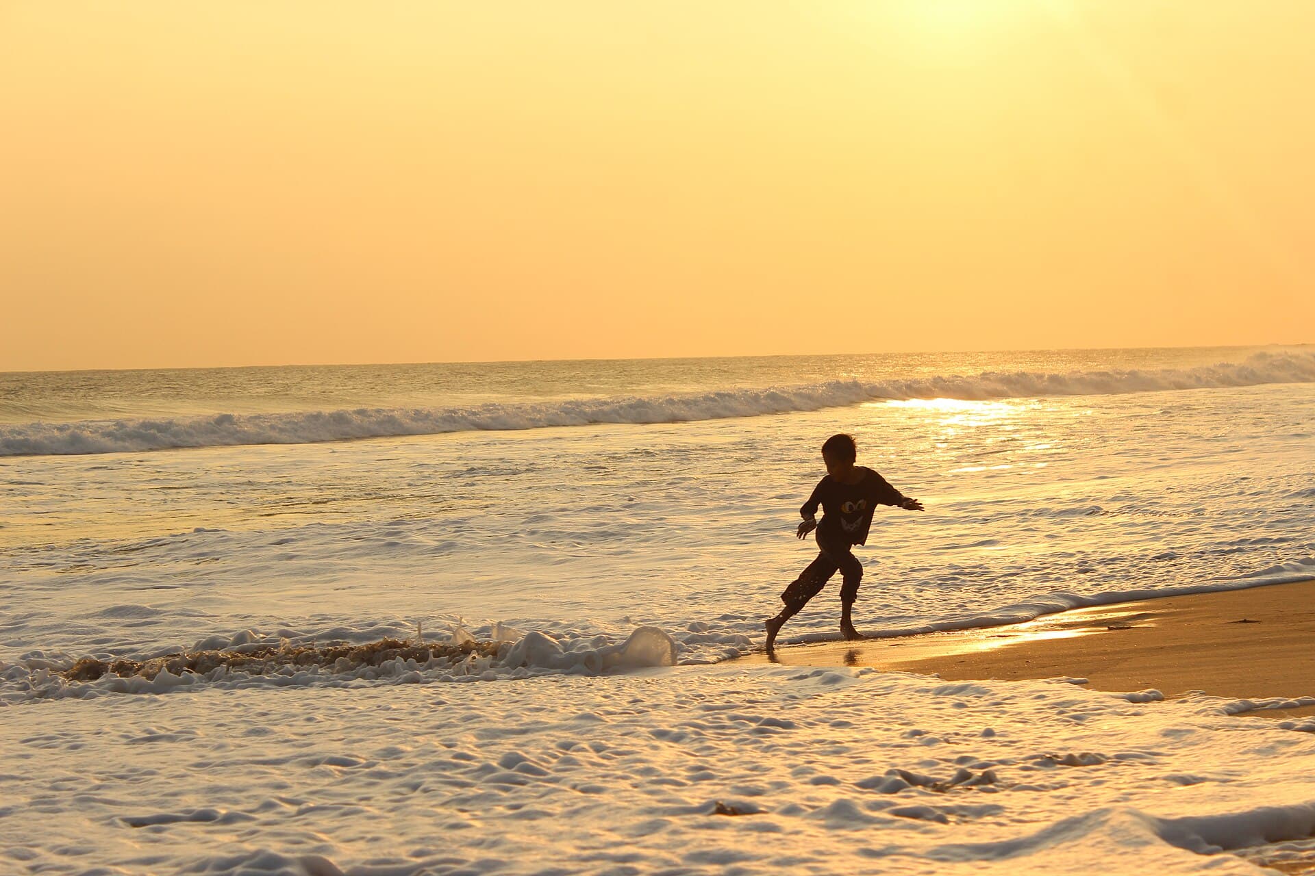 Pemandangan Pantai Ujunggenteng